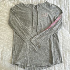 Vineyard Vines hooded long sleeve t shirt